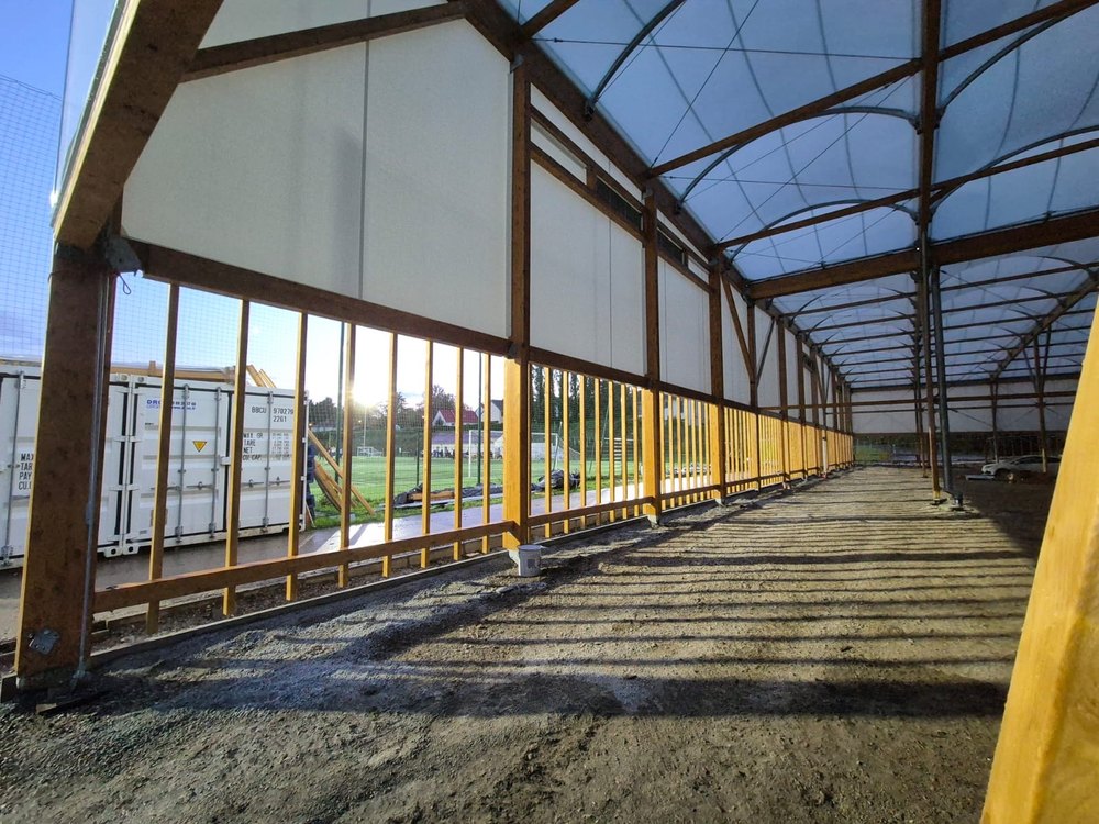 Charpente bois lamellé-collé d'une halle sportive montée par BATINONYA